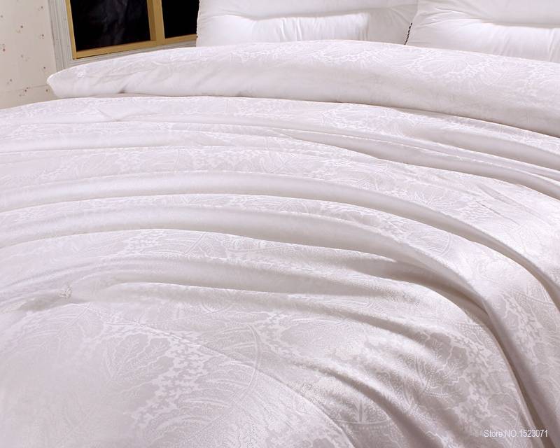 100 Mulberry Silk Comforter With White Leaves Pattern